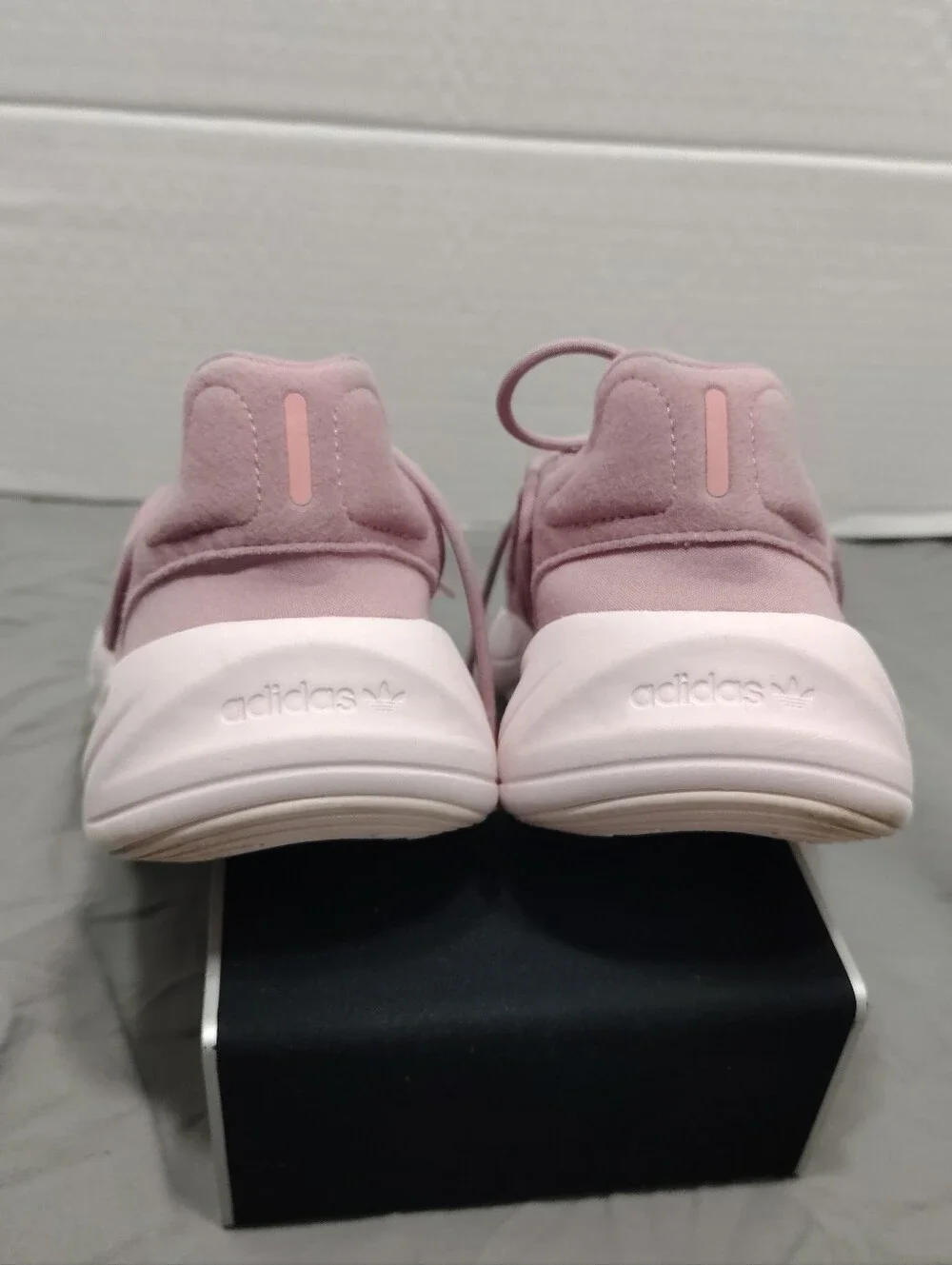 Adidas Ozelia Magic Mauve , Women # 9 US